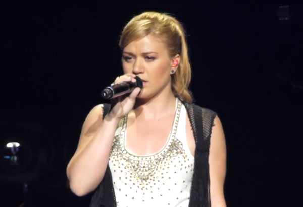 Kelly Clarkson Sleep Train TheLavaLizard